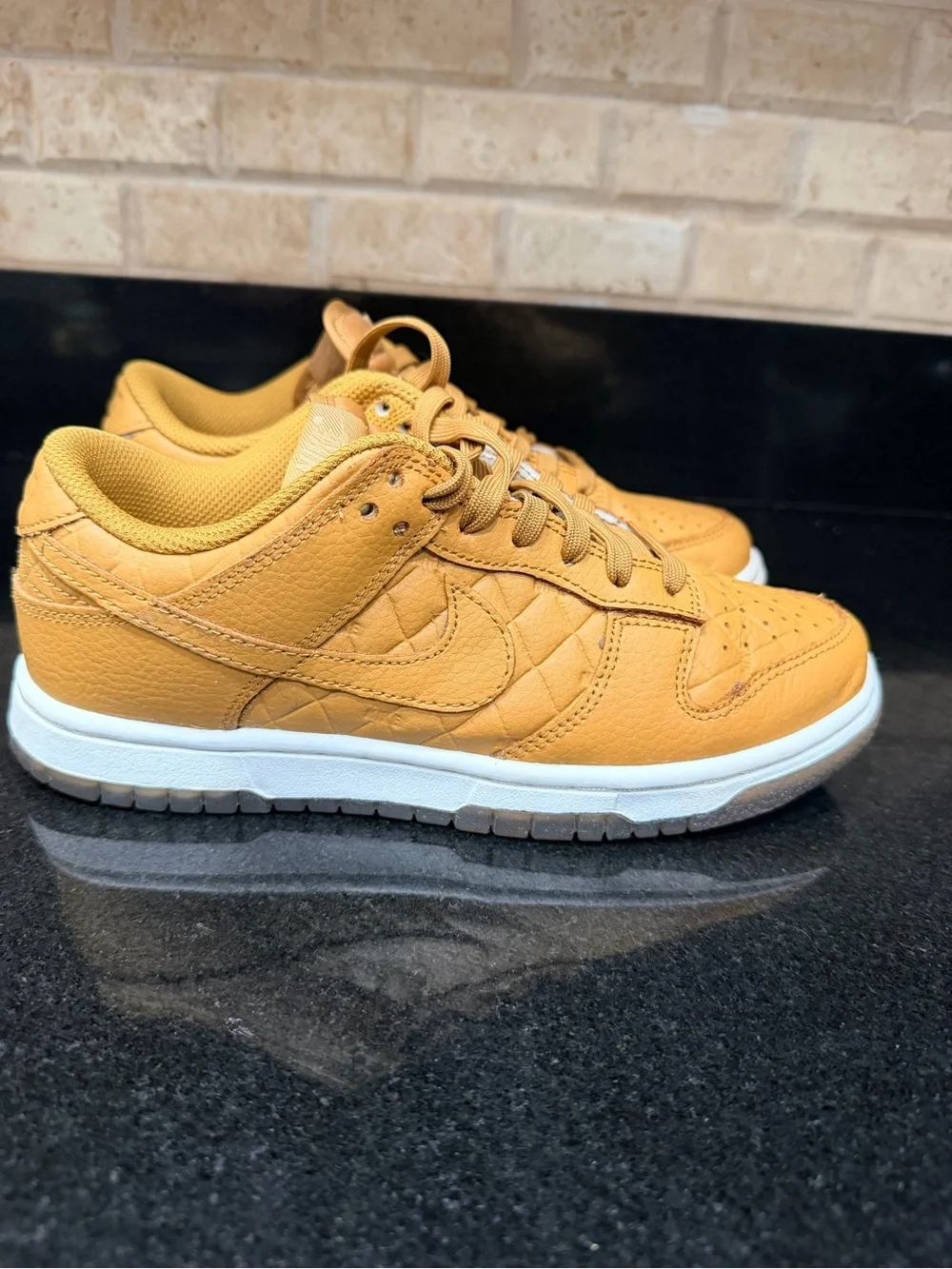 Nike Low-Top Sneakers in Wheat/Tan